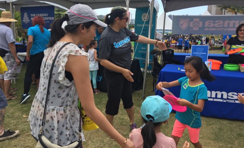 Keiki that stopped by our booth rolled our activity dice to exercise for a prize. Kids who completed exercises like jumping jacks, pineapple pick-ups, and running in place, won a frisbee. 