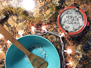 Learn how to make this last minute gift; a DIY lavender bath salt!